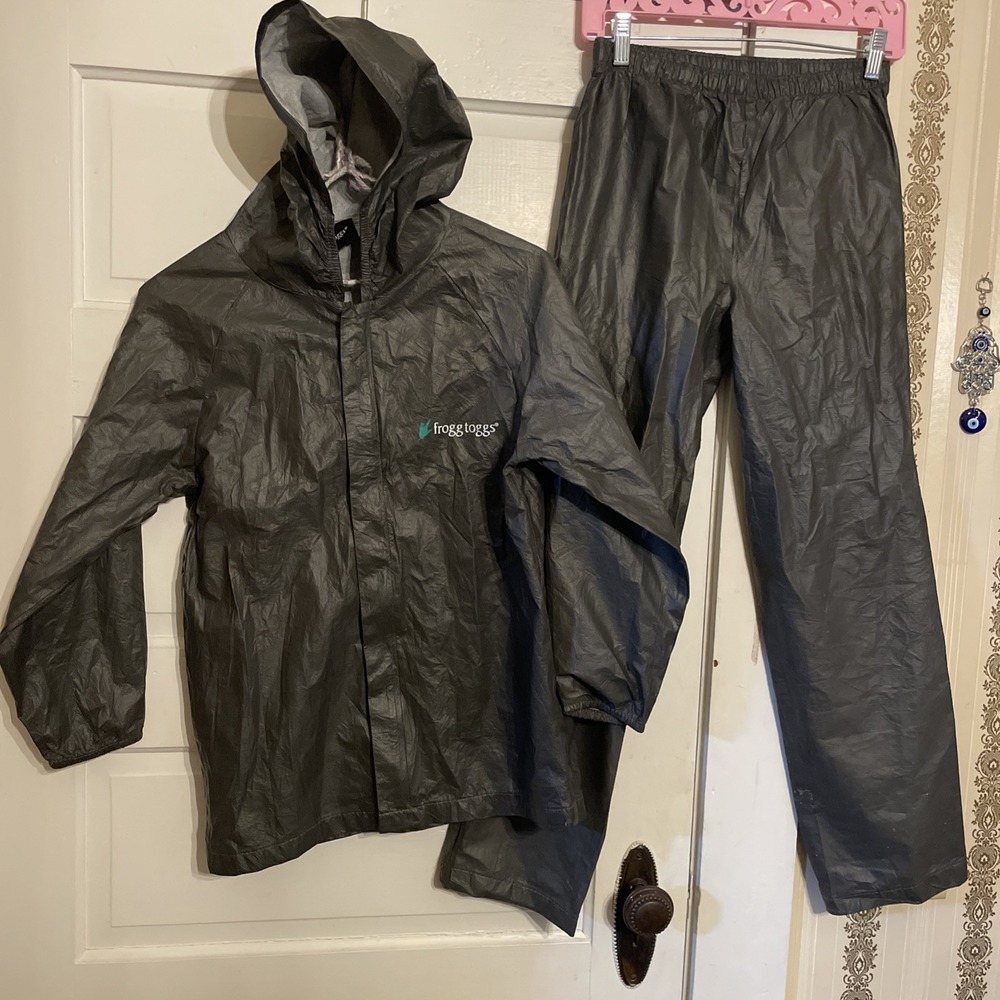 Froggtoggs Dark Grey Men's S/M Rain Suit Hood 2 Piece Separates Wet Weather